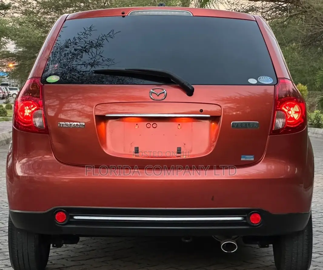 Mazda Verisa 2010 Orange