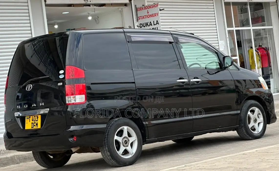 Toyota Noah 2006 Black