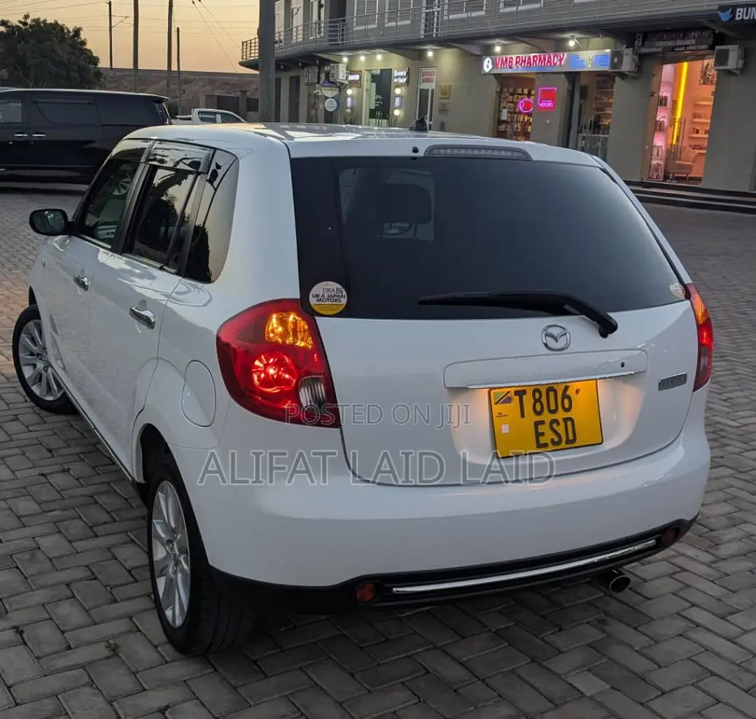 Mazda Verisa 2010 White