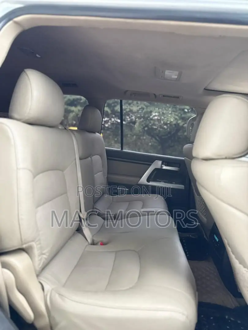 Toyota Land Cruiser 2013 Silver