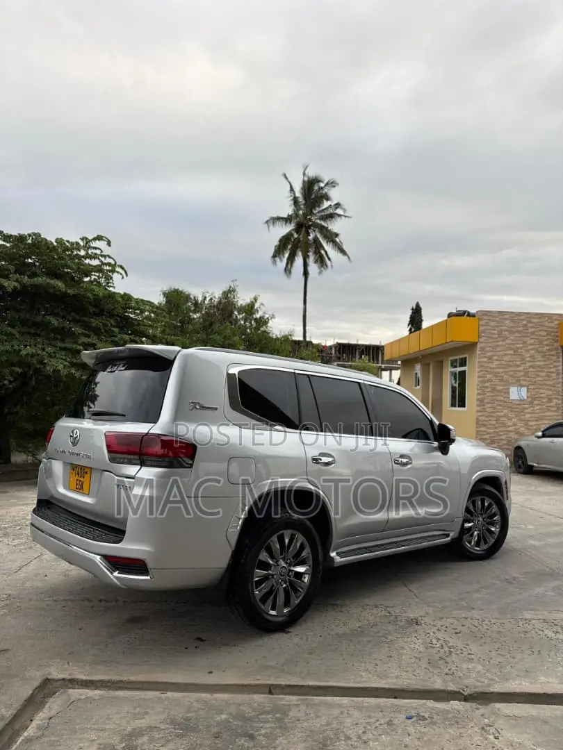 Toyota Land Cruiser 2013 Silver