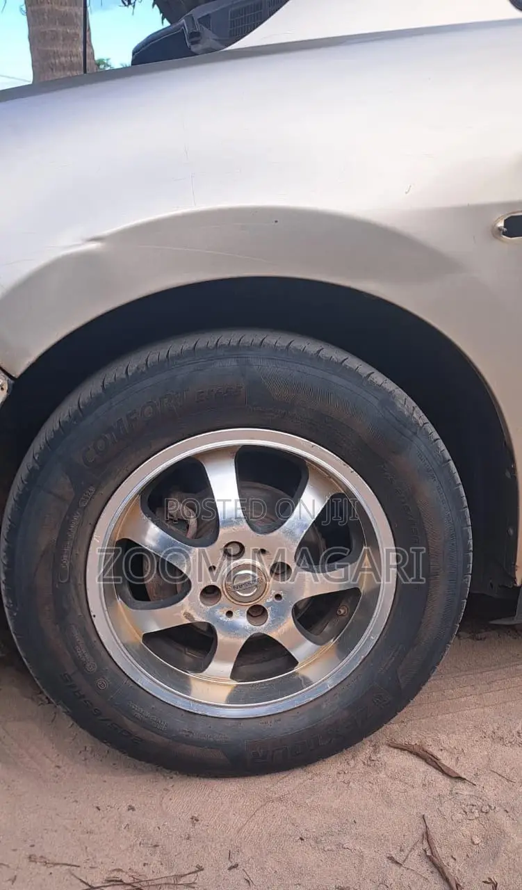 Nissan Tiida 2003 Beige