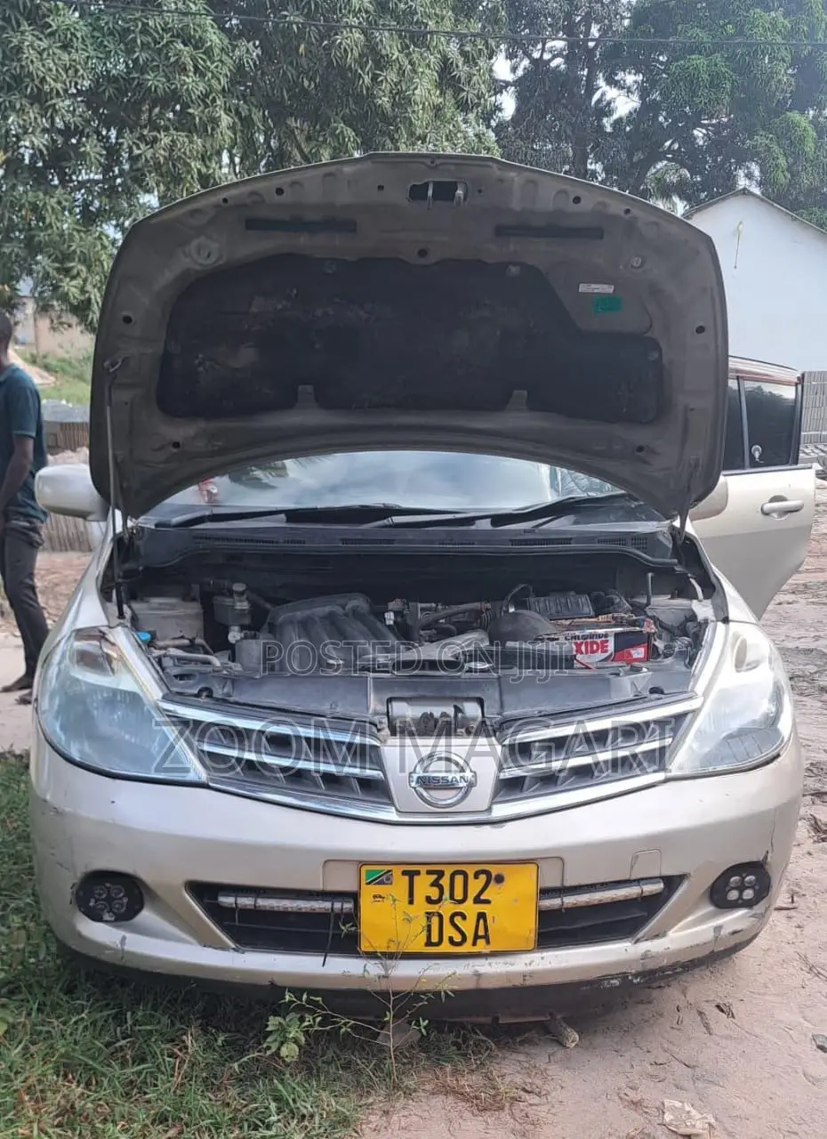 Nissan Tiida 2003 Beige