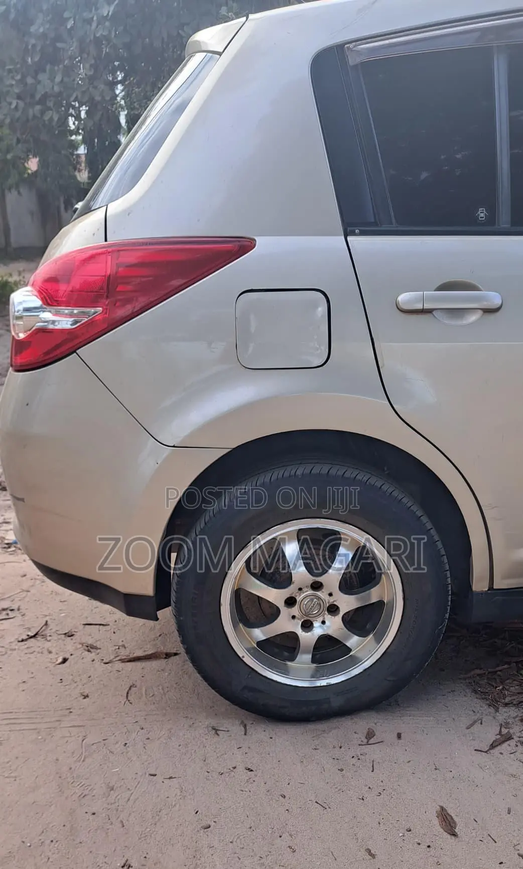 Nissan Tiida 2003 Beige