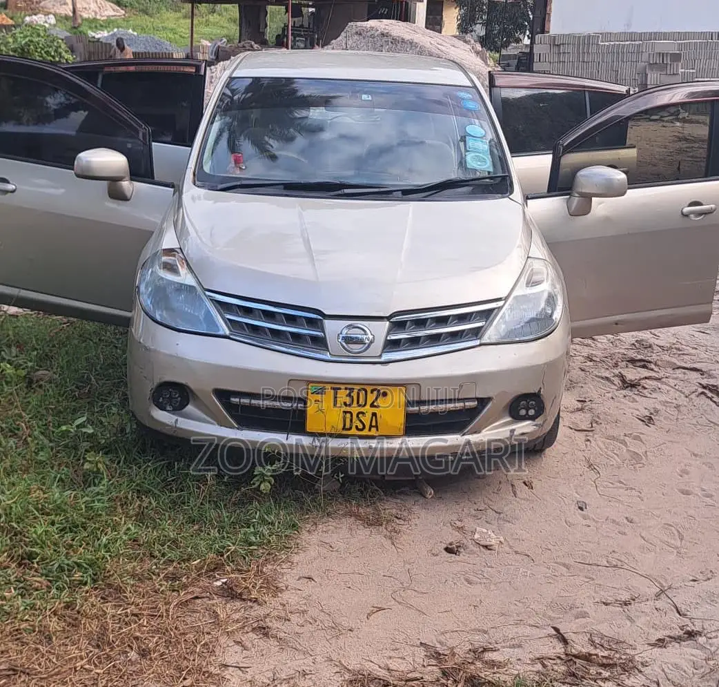 Nissan Tiida 2003 Beige