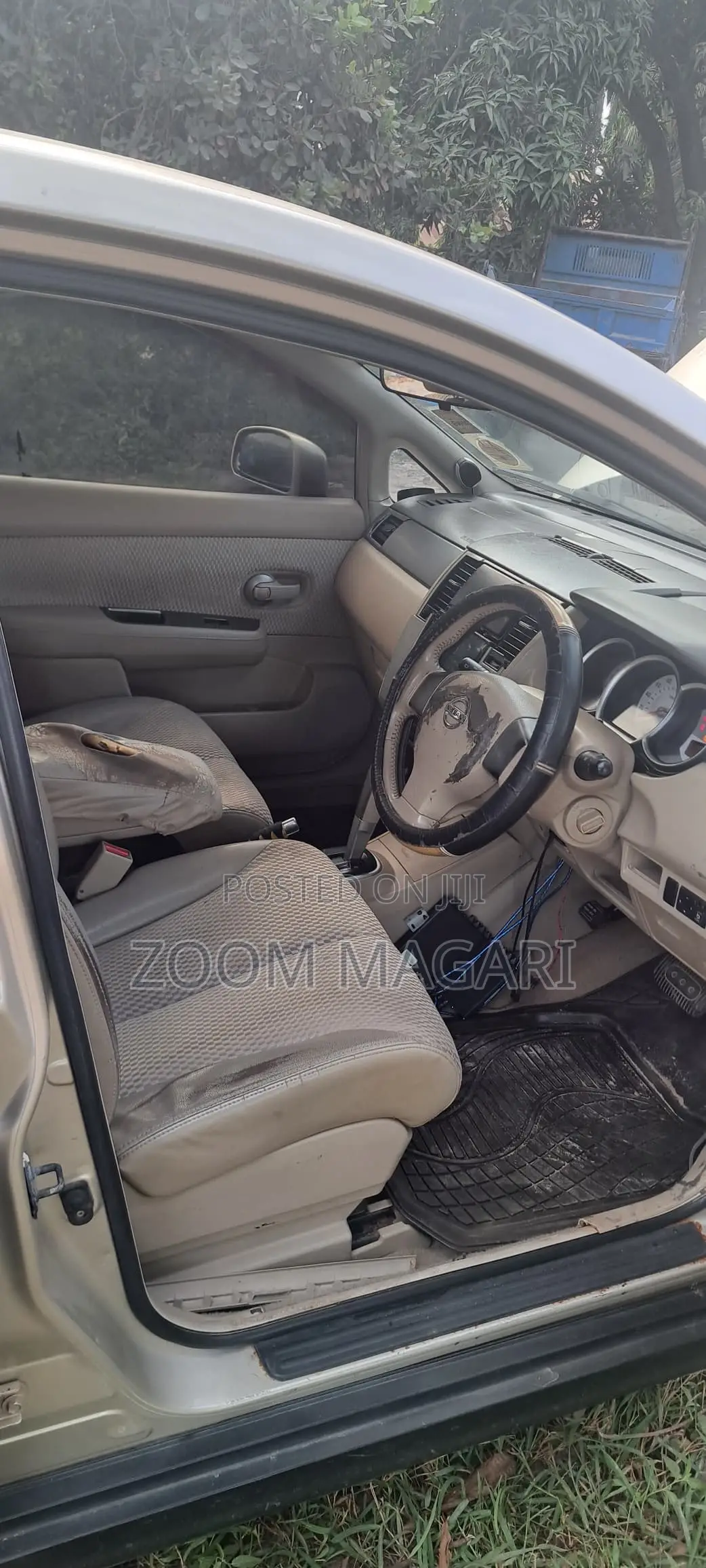 Nissan Tiida 2003 Beige
