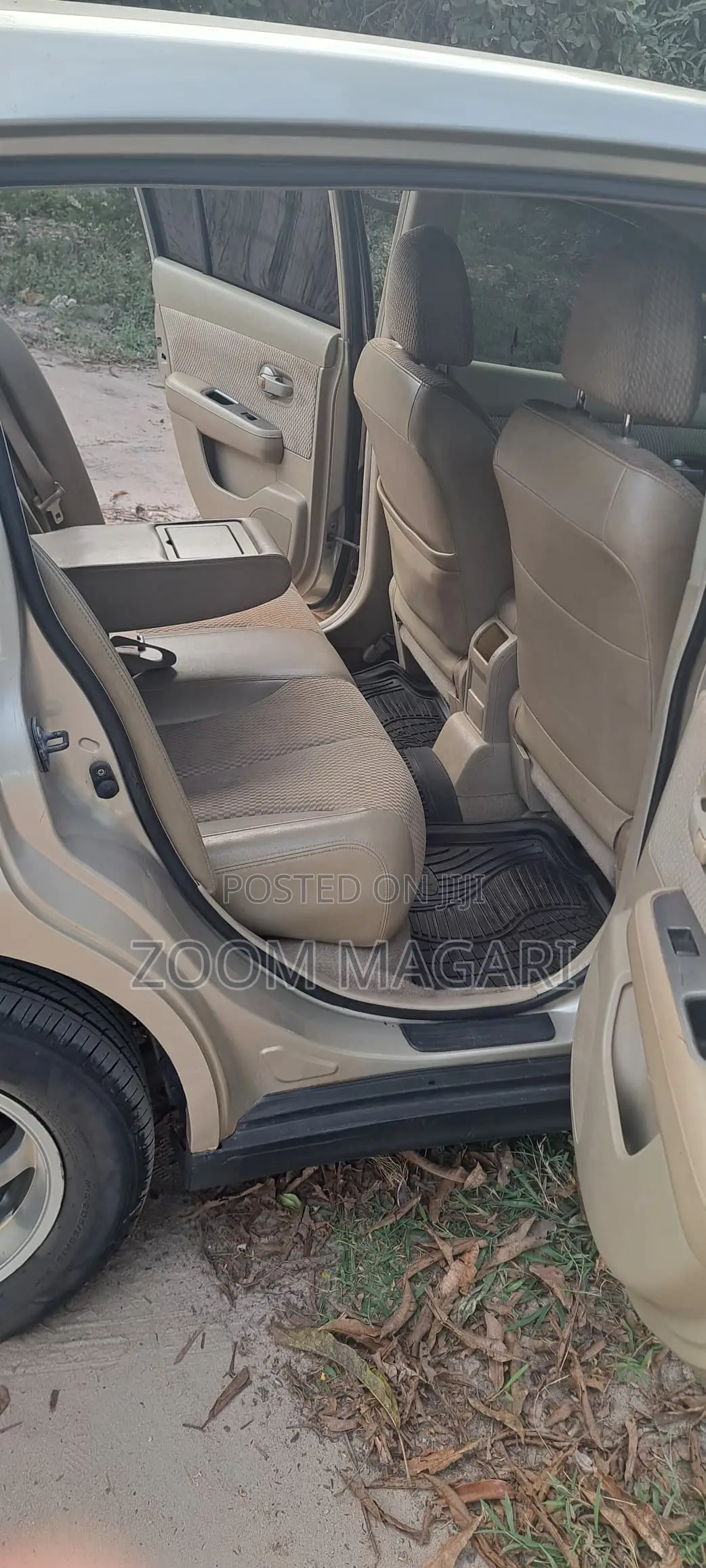 Nissan Tiida 2003 Beige