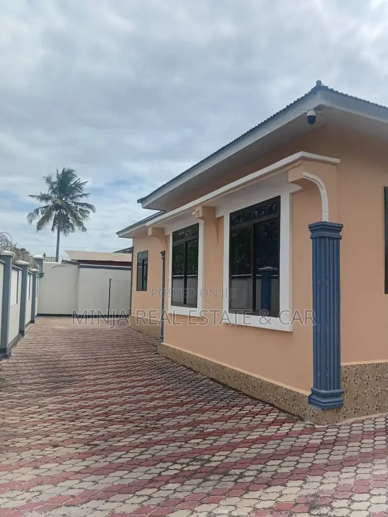 5bdrm House in Pugu for sale