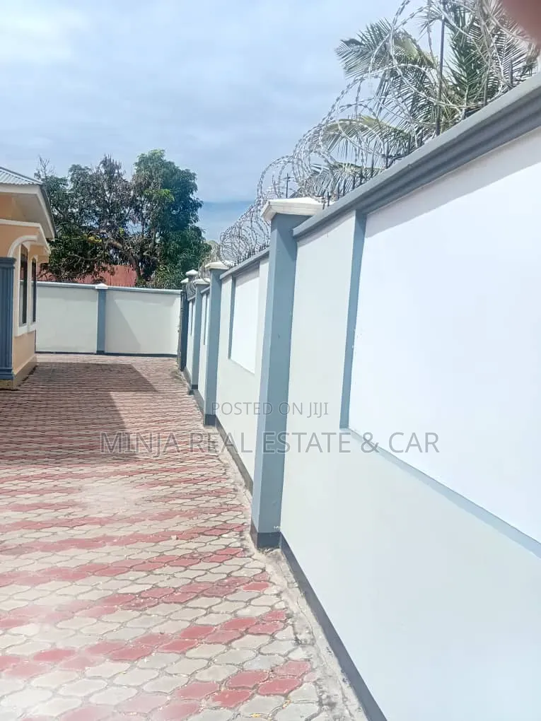 5bdrm House in Pugu for sale