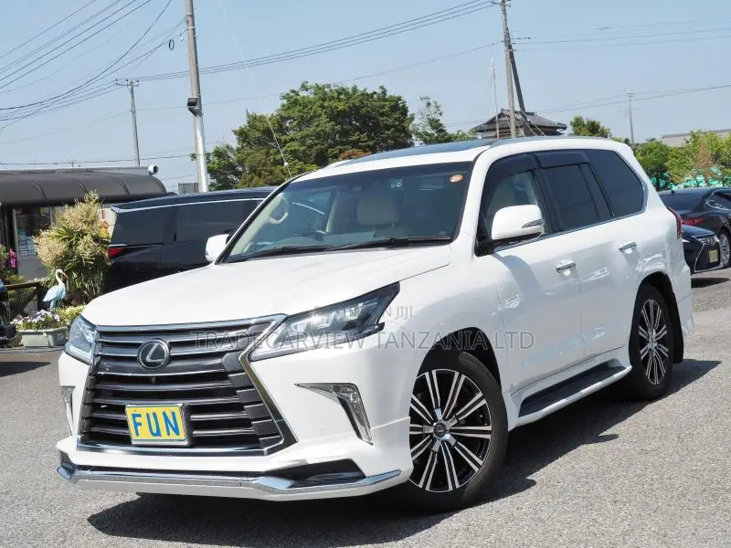 Lexus LX 570 AWD 2021 White