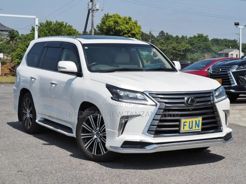 Lexus LX 570 AWD 2021 White