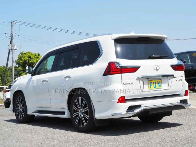Lexus LX 570 AWD 2021 White
