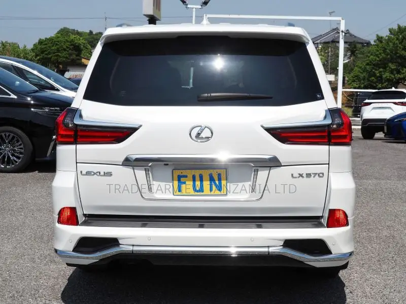 Lexus LX 570 AWD 2021 White