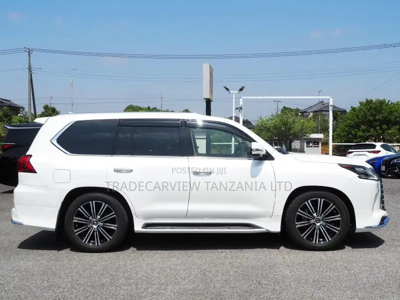 Lexus LX 570 AWD 2021 White