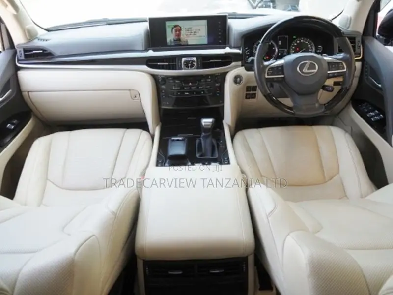 Lexus LX 570 AWD 2021 White