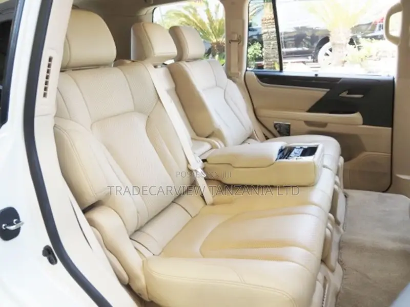 Lexus LX 570 AWD 2021 White