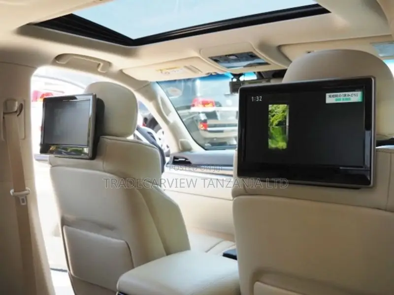 Lexus LX 570 AWD 2021 White