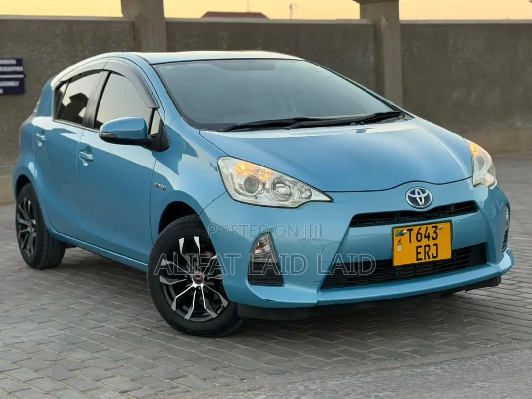 Toyota Aqua 2013 Blue