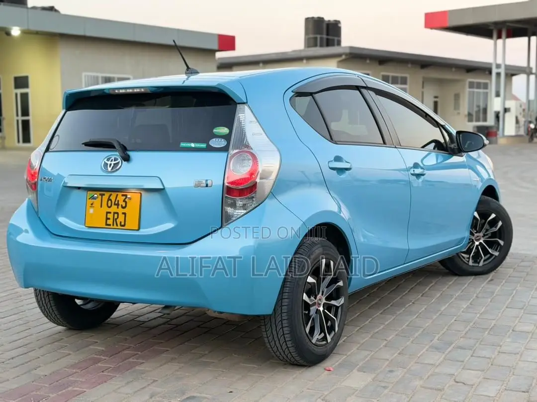 Toyota Aqua 2013 Blue