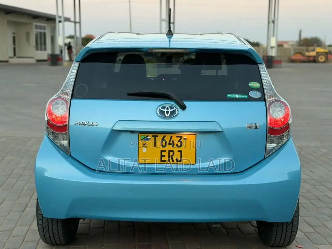 Toyota Aqua 2013 Blue