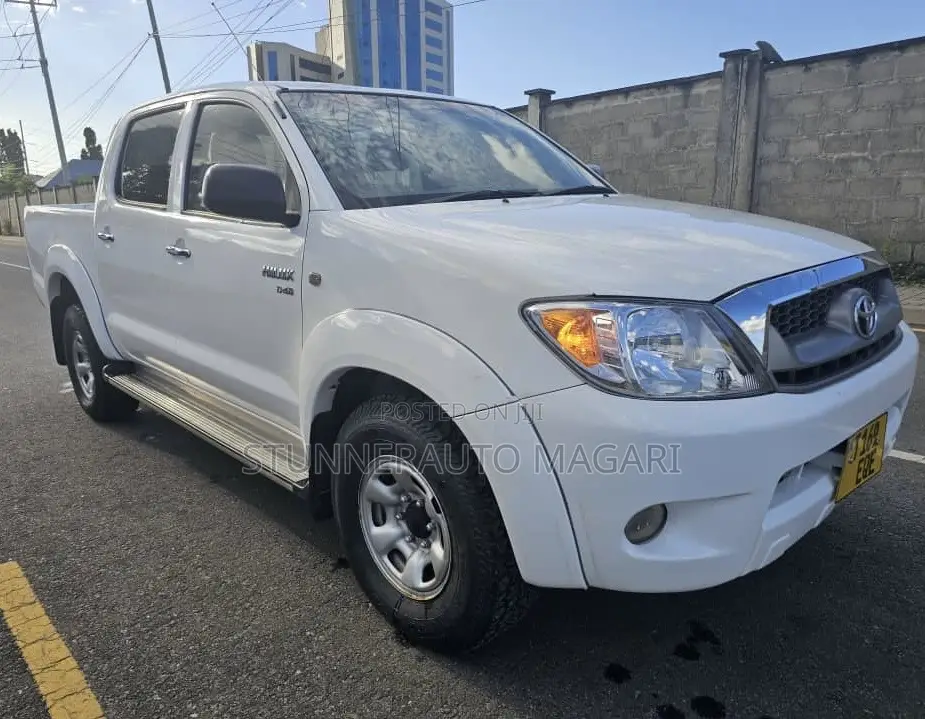Toyota Hilux 2008 White