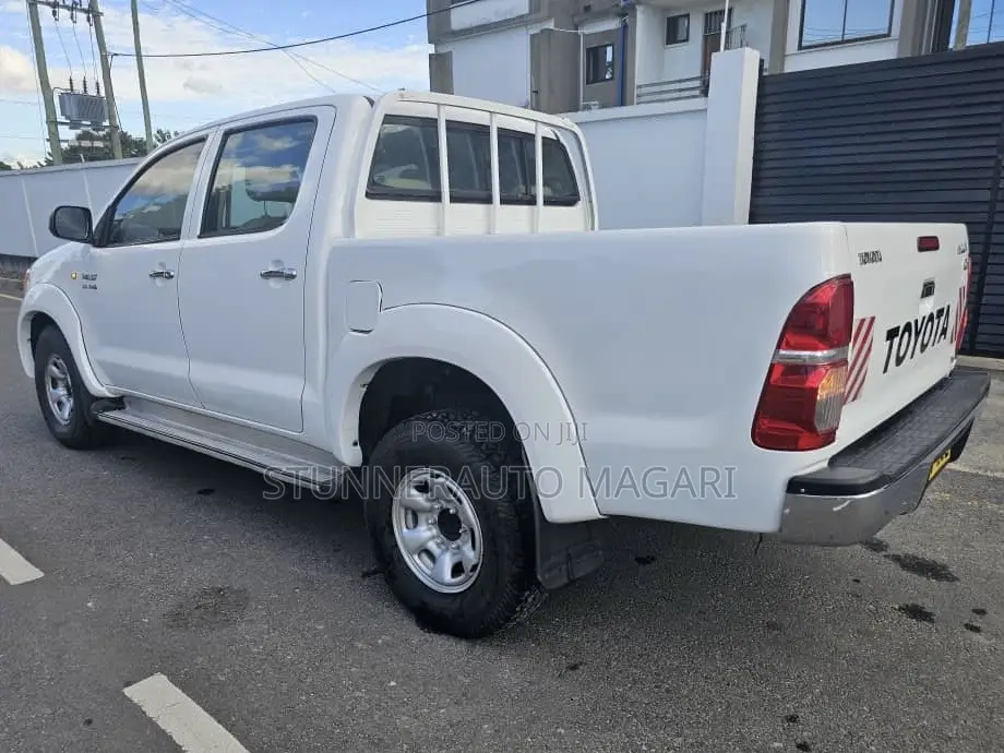 Toyota Hilux 2008 White