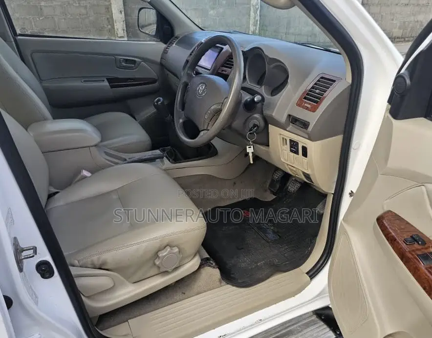 Toyota Hilux 2008 White