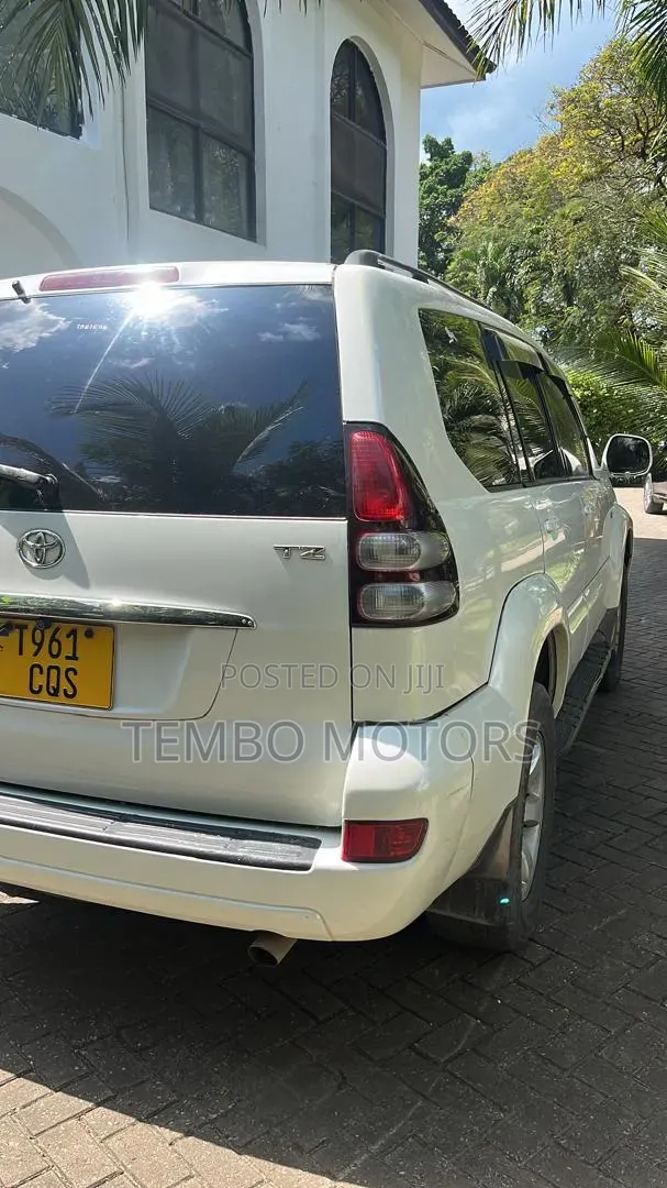 Toyota Land Cruiser Prado 2007 White