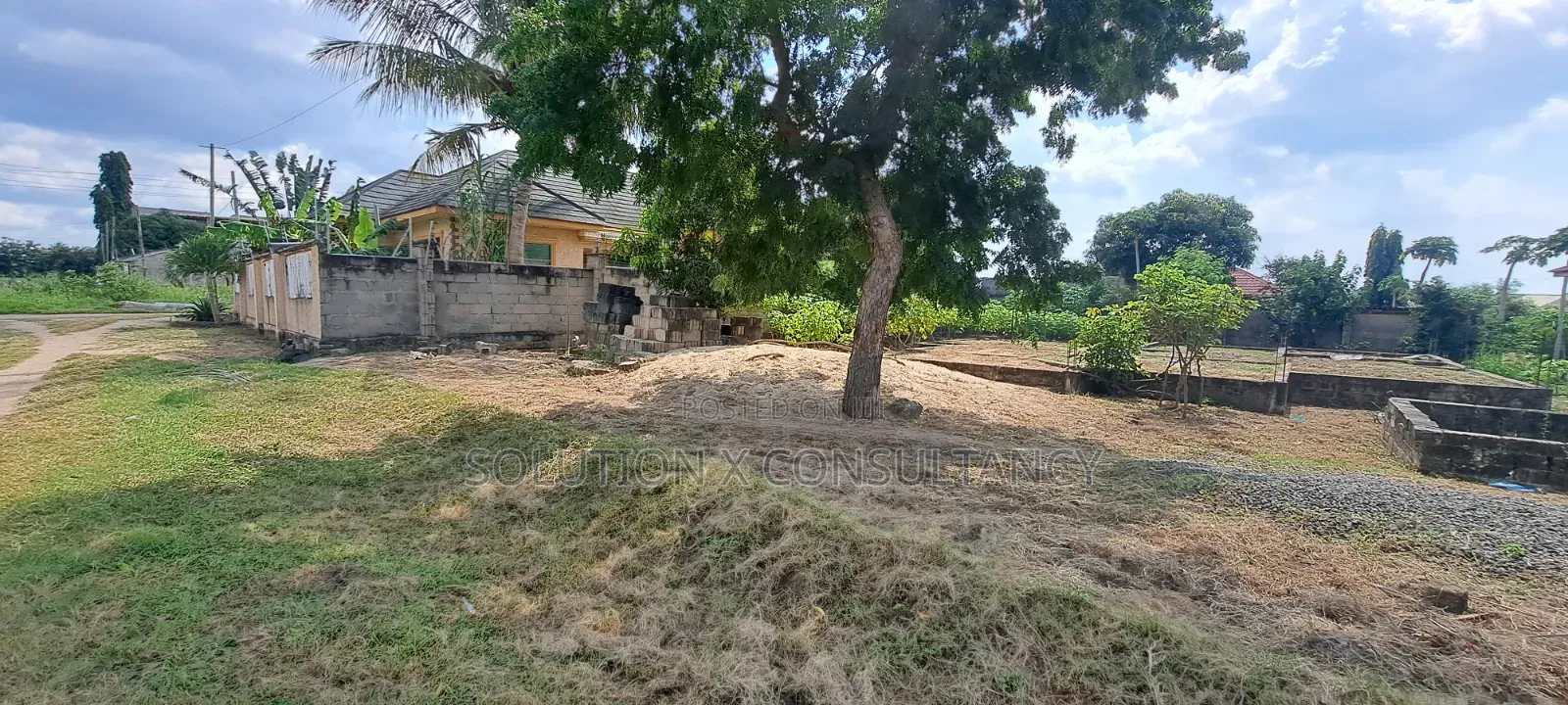 Kiwanja Kinauzwa Mbweni Mpiji Kina Msingi (Foundation)