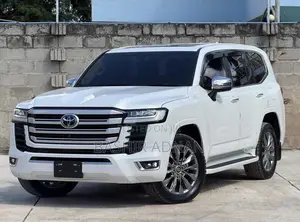 Toyota Land Cruiser LC300 2024 Pearl