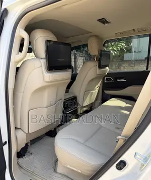 Toyota Land Cruiser LC300 2024 Pearl