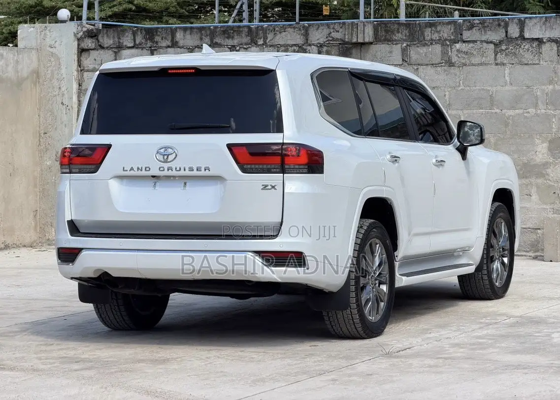Toyota Land Cruiser LC300 2024 Pearl