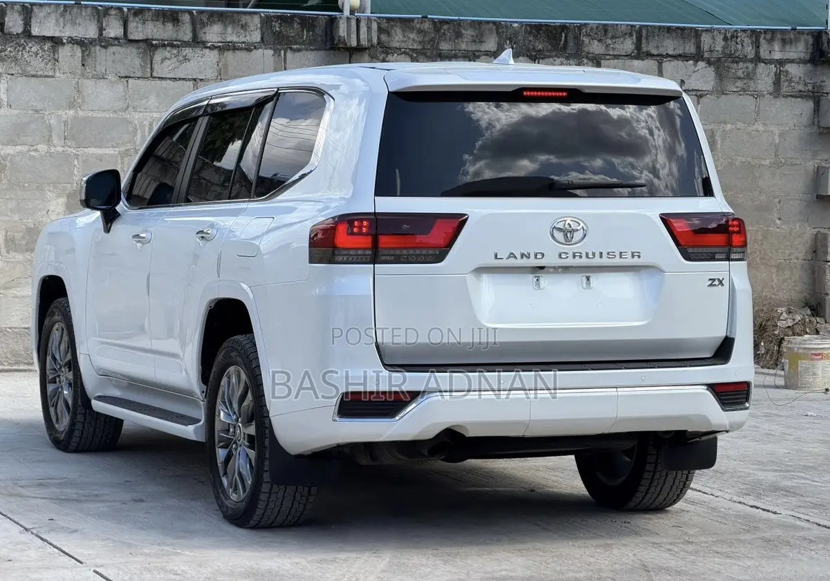 Toyota Land Cruiser LC300 2024 Pearl