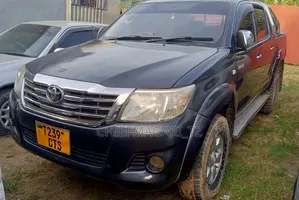 Toyota Hilux 2013 Gray