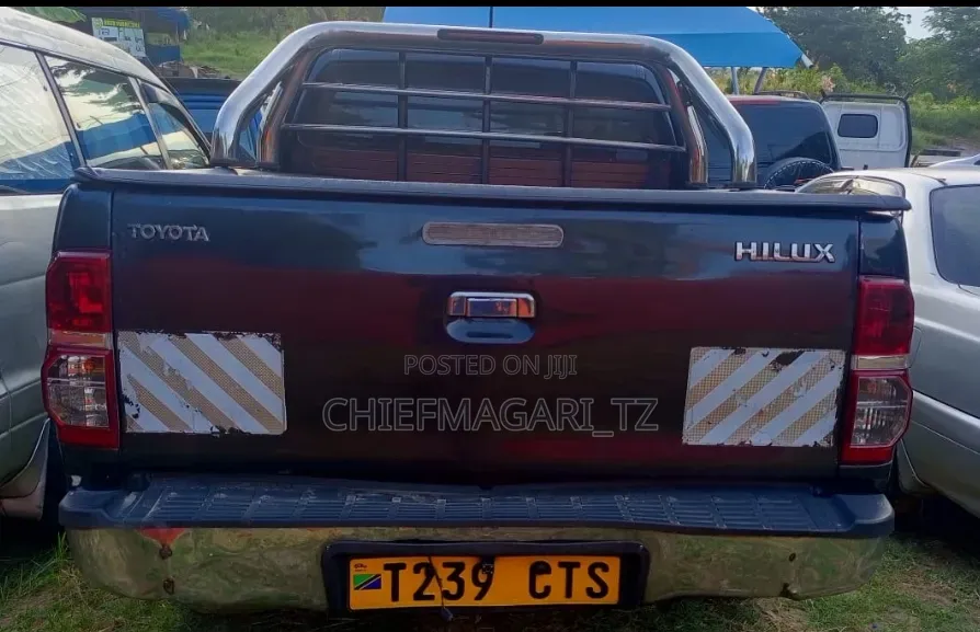 Toyota Hilux 2013 Gray