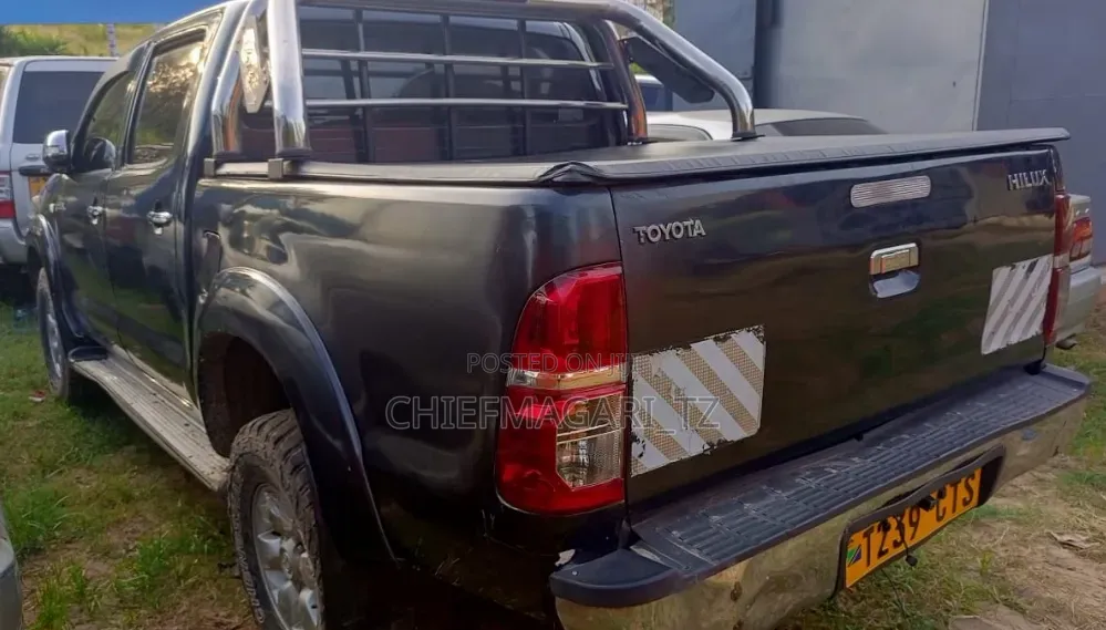 Toyota Hilux 2013 Gray