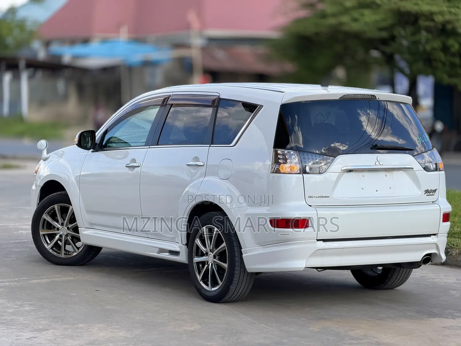 Mitsubishi Outlander 2011 White