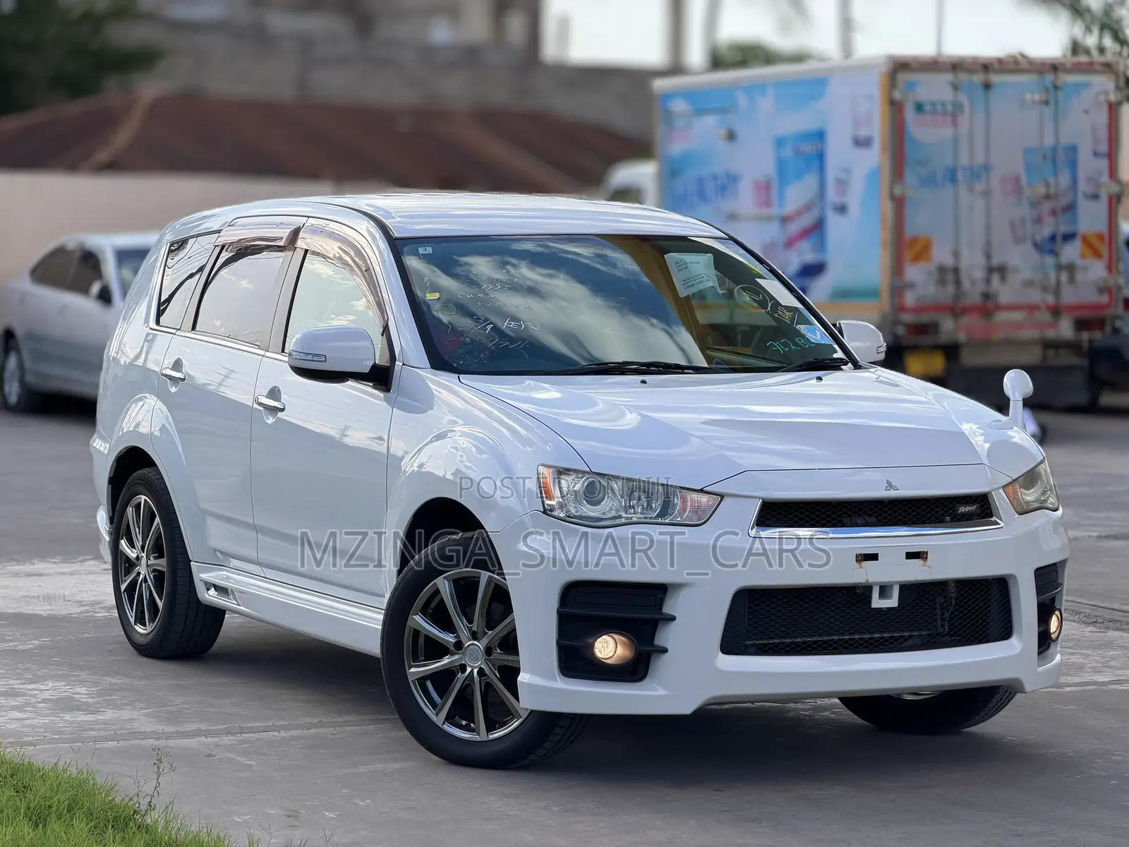 Mitsubishi Outlander 2011 White