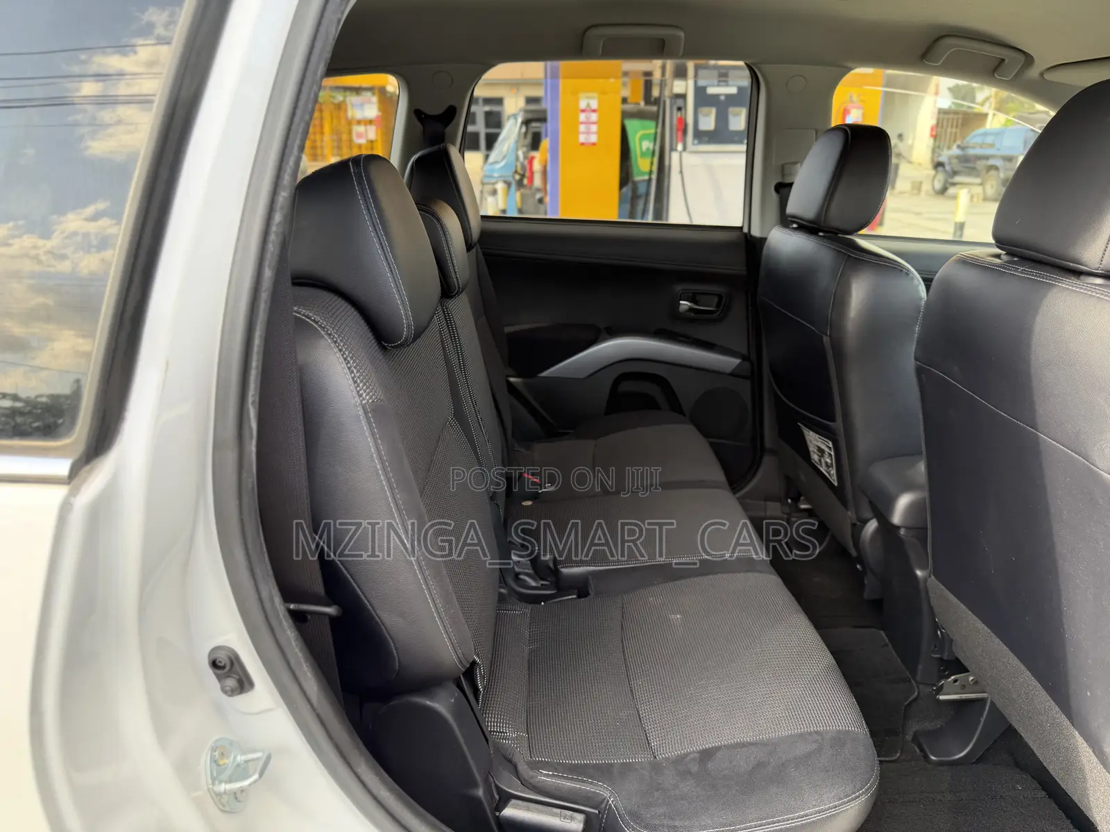 Mitsubishi Outlander 2011 White