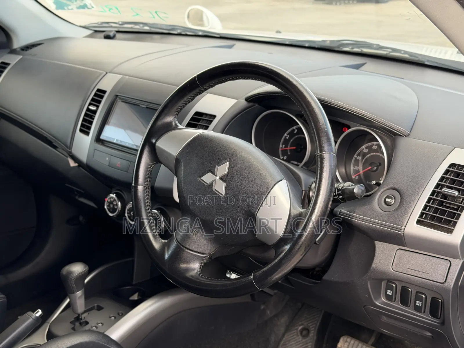 Mitsubishi Outlander 2011 White