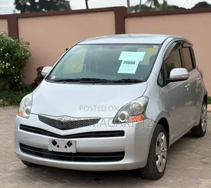 Toyota Ractis 2009 Silver