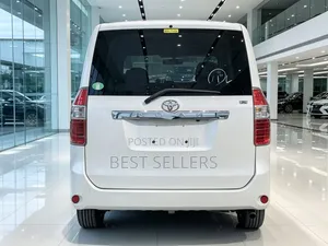 Toyota Noah 2009 White