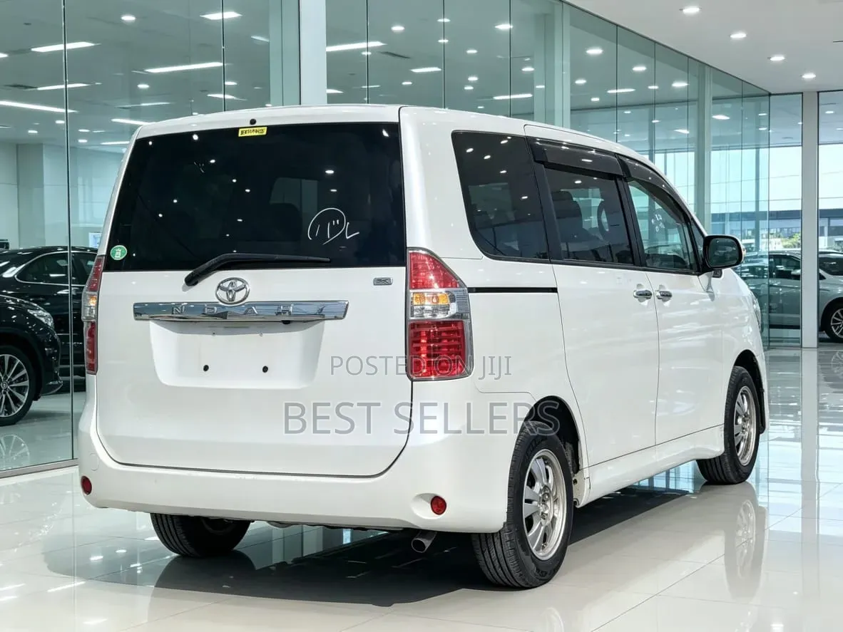 Toyota Noah 2009 White