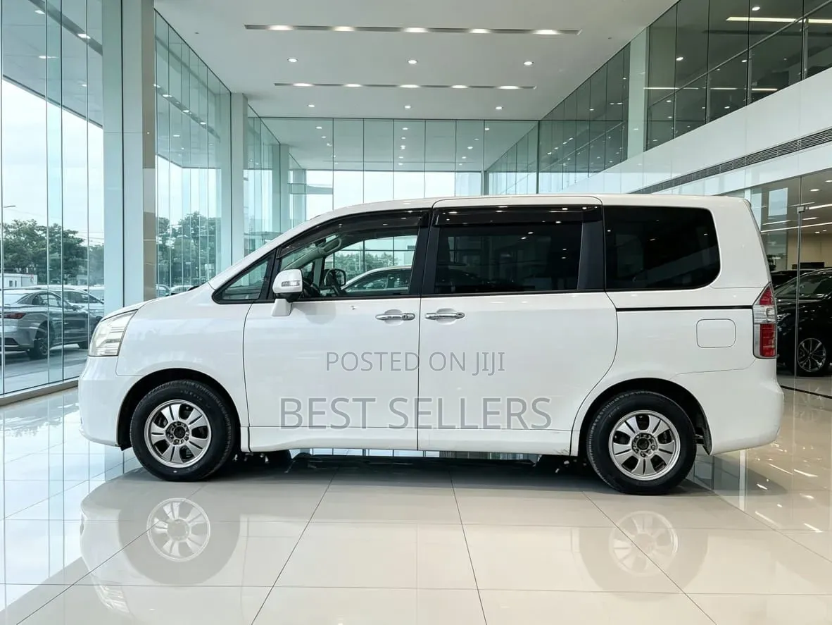 Toyota Noah 2009 White