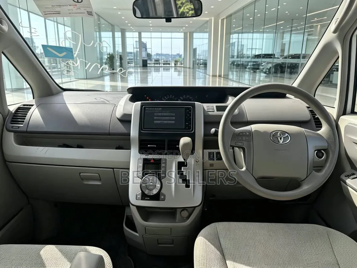 Toyota Noah 2009 White