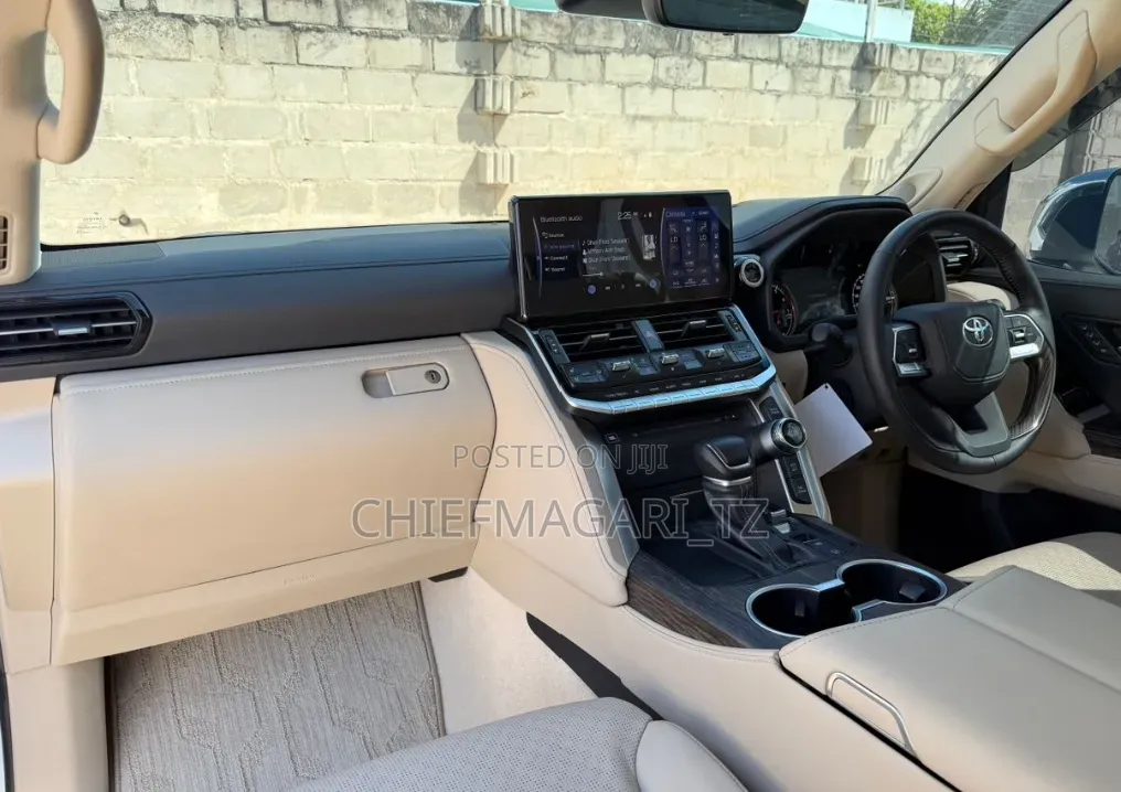 Toyota Land Cruiser 2024 White