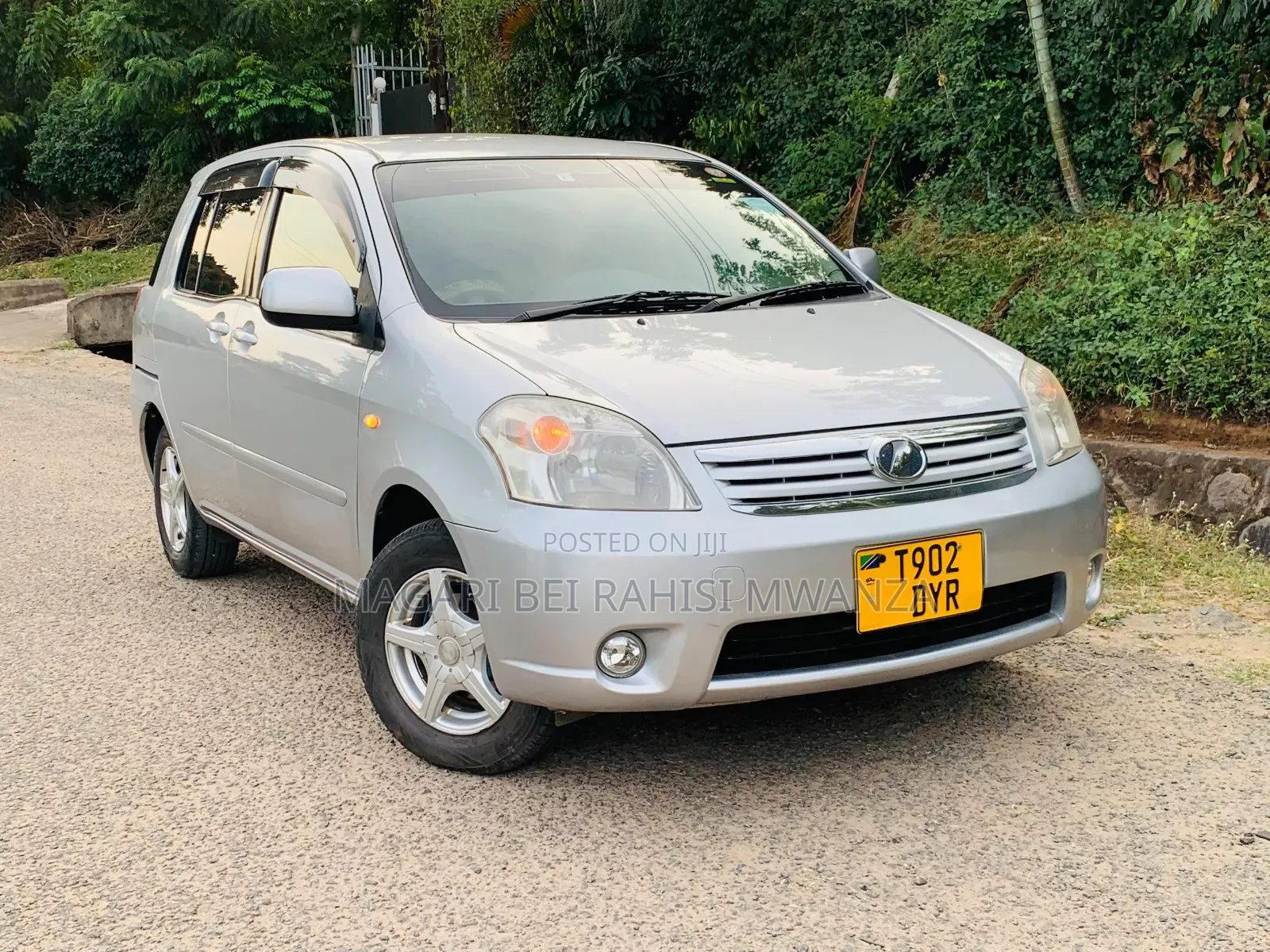 Toyota Raum 2009 Silver
