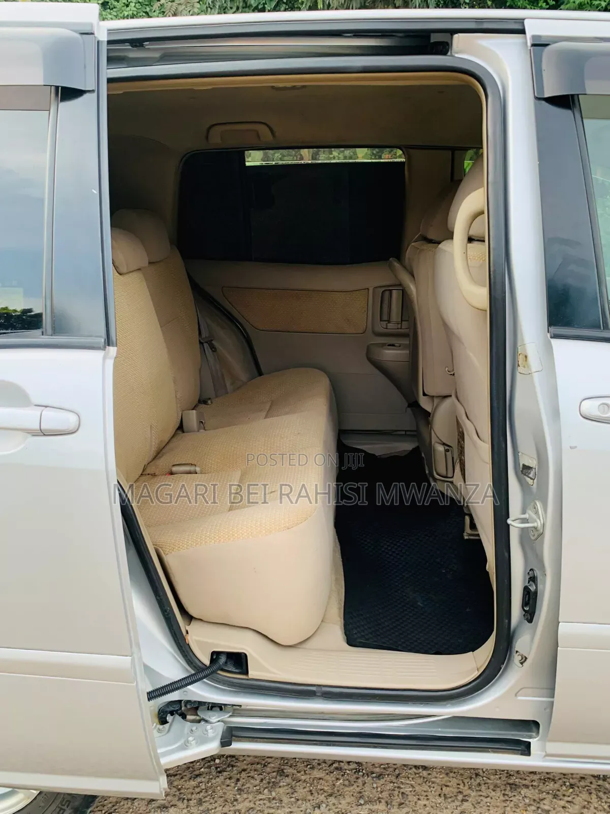 Toyota Raum 2009 Silver