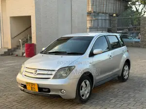 Toyota IST 2004 Silver