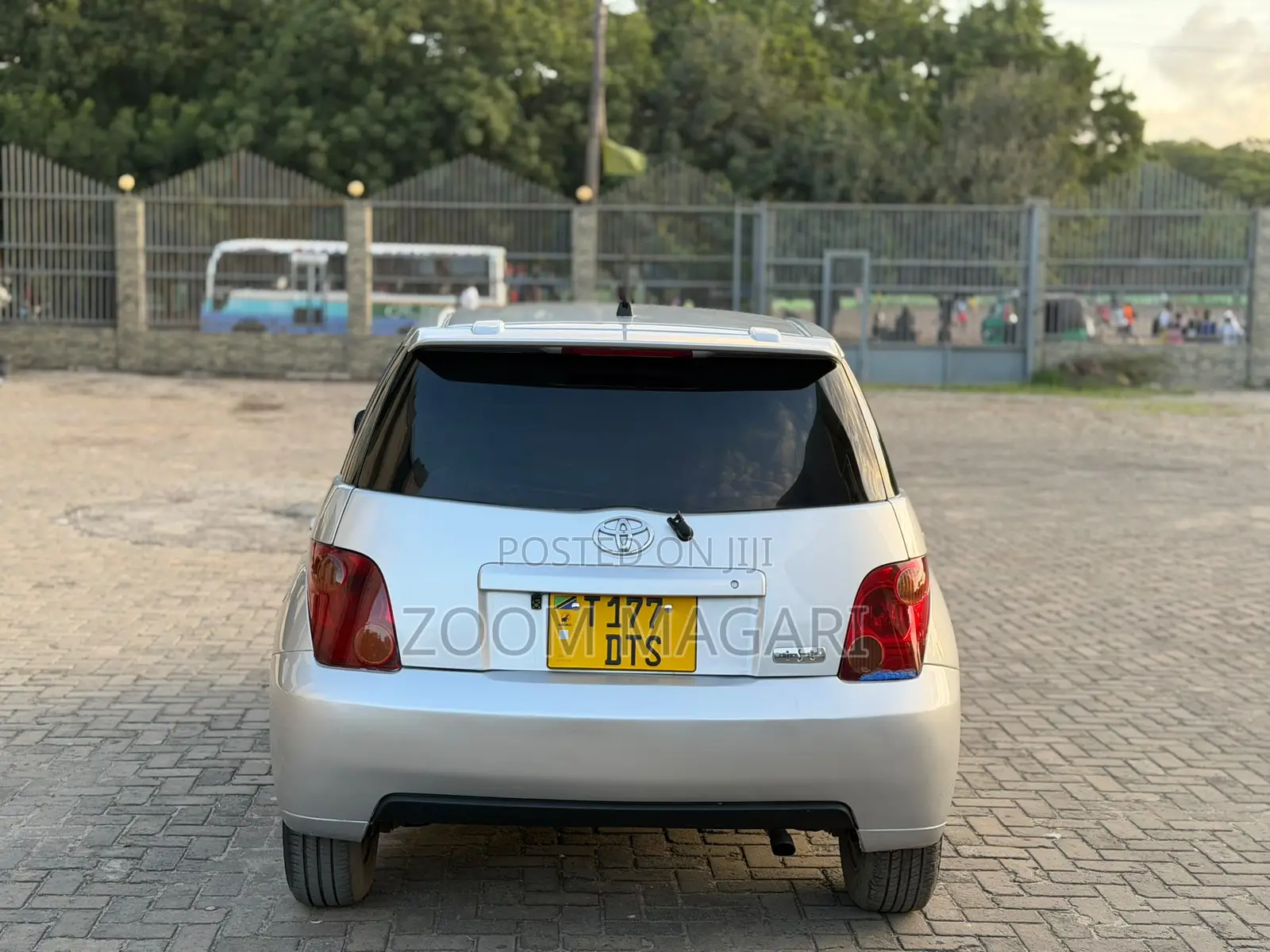 Toyota IST 2004 Silver